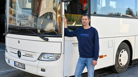 Tobias Gröger ist seit 15 Jahren als Busfahrer im Landkreis Landsberg unterwegs. Dass viele Unternehmen mit Personalproblemen zu kämpfen haben, wundert ihn nicht.