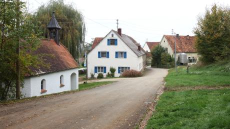 Mehrenstetten in der Gemeinde Haldenwang: Der kleine Weiler soll nicht dem Verfall preisgegeben werden, fordert der Gemeinderat.