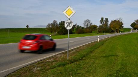 Auf der Staatsstraße 2057 bei Issing soll durchgehend Tempo 70 gelten.