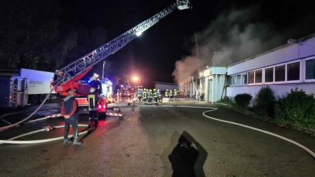 Bei einem Brand in Dettingen ist ein Schaden von mehreren Hunderttausend Euro entstanden.