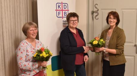 Durch einen Kompromiss konnte im KDFB-Bezirk Illertissen die Bezirksleitung gesichert werden. Unser Bild zeigt die Bezirksleiterinnen Ottilie Buchmiller und Karin Steck zusammen mit der KDFB-Diözesanvertreterin Monika Riedmüller.