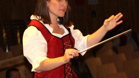 Franziska Beyerlein ist die neue Dirigentin der Blaskapelle Großaitingen.