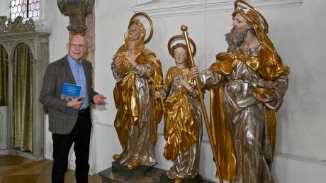 Rainer Hollenweger hat einen Kirchenführer über St. Johann Baptist herausgebracht. Die Figurengruppe stammt von Franz Xaver Schmädl, ehemals Teil eines Marienaltars.