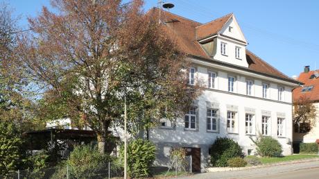 Der alte Kindergarten im Haldenwanger Ortsteil Konzenberg: Der Umbau soll weniger kosten als ursprünglich vorgesehen. 