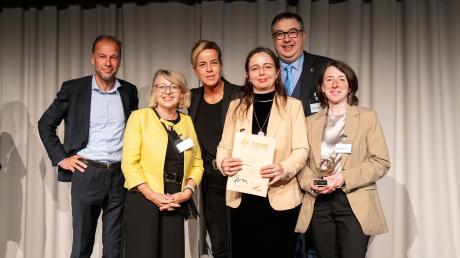 Auszeichnung für Fuchstal: Bei der Preisverleihung in Oberhausen dabei waren: (von links) Ulf C. Reichardt, Ulrike Ramsauer, Mona Neubaur, Sabrina Schwaiger, Andreas Blanke und Sonja Wiedemann.