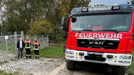 Michael Rausch von den SWA sowie die Ustersbacher Feuerwehrleute Philipp Teut und Matthias Kirchner (von links) sind mit dem Stresstest zufrieden.