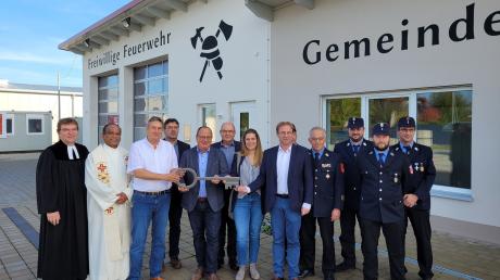 Mit der symbolischen Schlüsselübergabe wurde das Feuerwehr- und Gemeindehaus in Munningen jetzt offiziell seiner Bestimmung übergeben.