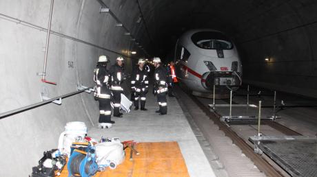 Dieses Bild zeigt eine Katastrophenübung im ICE-Tunnel bei Irlahüll im Landkreis Eichstätt.