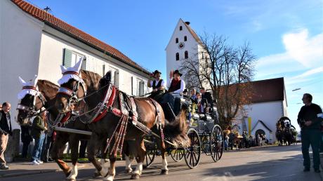 Der traditionelle Leonhardiritt im Illertisser Ortsteil Tiefenbach ist ein Ereignis, auf das die Bewohner stolz sind. Doch weil es an ehrenamtlichen Organisatoren mangelt, macht die Traditionspflege erst einmal Pause. 