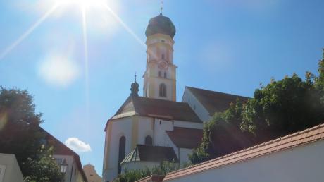 Der Turm der Inchenhofener Wallfahrtskirche St. Leonhard ist sanierungsbedürftig. Ein Fachbüro schätzte die Kosten auf eine Million Euro.