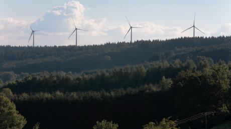 Windkraft Windenergie in Fuchstal / Windpark der Bürgerwindkraft Fuchstal: Die vier Windräder bei Leeder werden nächste offiziel in Betrieb genommen.