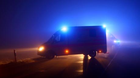 Im dichten Nebel ist am Samstagabend bei Stoffen ein Autofahrer von der Straße abgekommen.