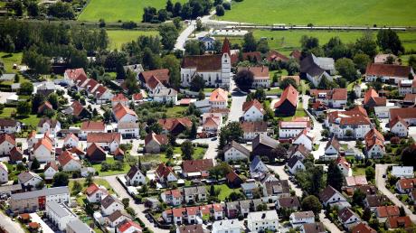 In Wullenstetten plant ein Grundstückseigentümer ein kleines neues Wohnquartier. Ungeklärt bleibt aber weiterhin, wie die Zufahrt in das Gebiet sicherer gestaltet werden kann.