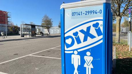Die Stadt Ulm hat am Fernbusbahnhof als Notlösung mobile Toiletten aufstellen lassen.