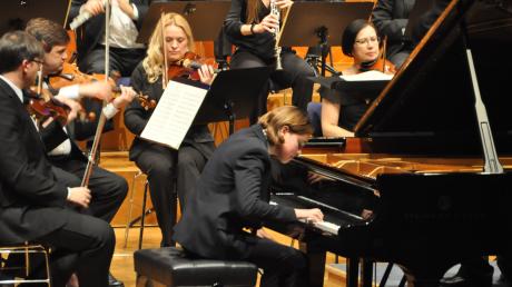 Begabt und versiert: Der junge Pianist Justus Friedrich Eichhorn und die staatliche Philharmonie Lviv (Ukraine) waren auf Einladung des Konzertvereins in Ingolstadt.