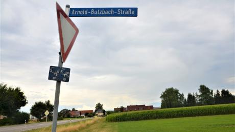 Ein Unterrother Investor will das zwischen Staatsstraße 2020, Wohnbebauung und der Firma Butzbach liegende Areal im Gewerbegebiet I in
Unterroth für sich und andere erschließen. 