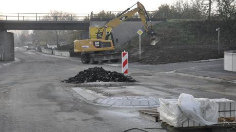 Die Straßenbauarbeiten bei Erlingshofen sind nun beendet, der Verkehr kann ab Donnerstag, 17. November, wieder rollen. 