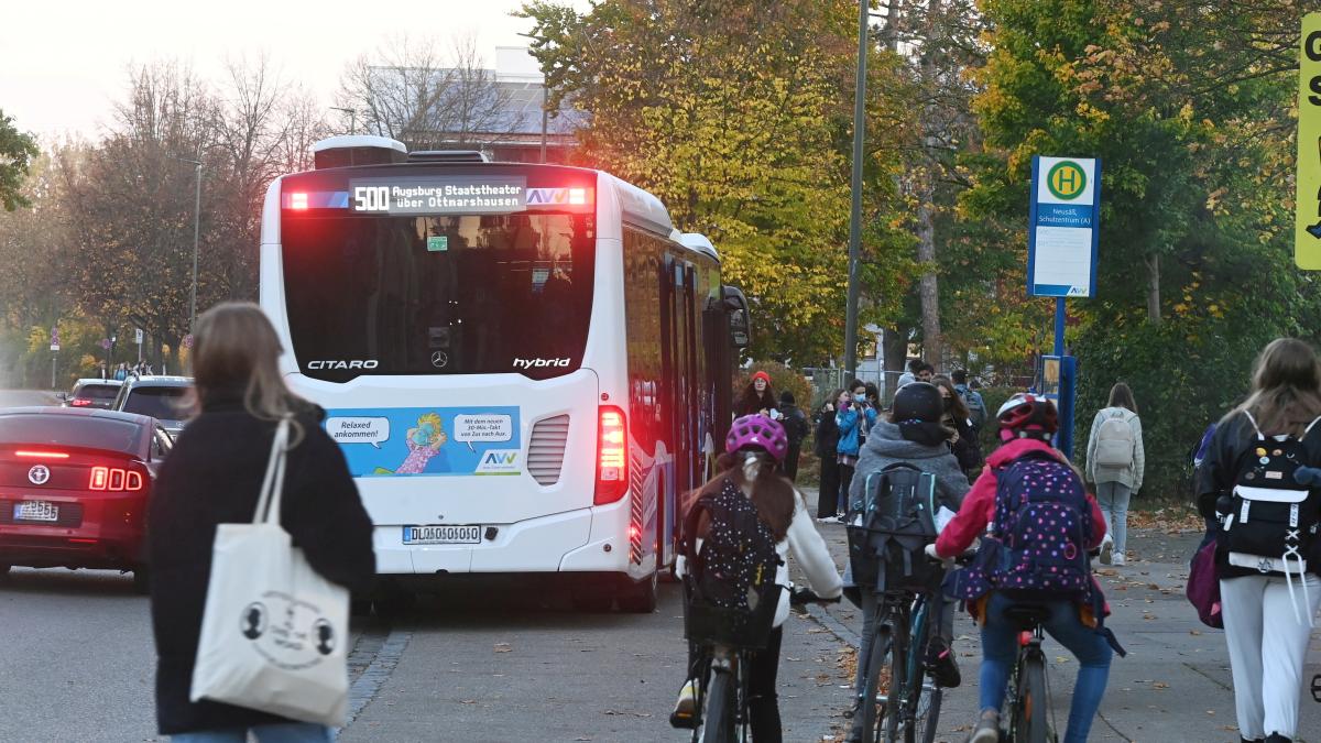 #Kinder bestehlen eine Schulbusbegleiterin in Gersthofen