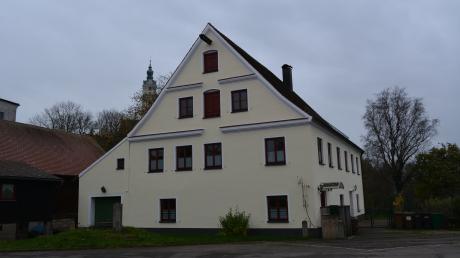 Dieses vormalige Wohnhaus neben der Donauwörther Stadtmühle will das Landratsamt anmieten und für Flüchtlinge zur Verfügung stellen.