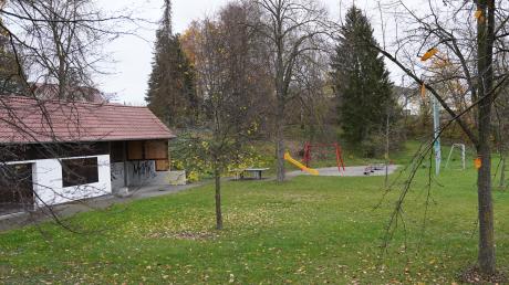 Zu einem Dorfplatz für Jung und Alt mit einem modernen Spielplatz baut die Gemeinde Bubesheim ihren Festplatz um.