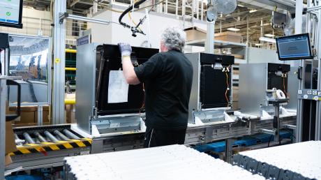 Die Produktion läuft rund im Werk der BSH Hausgeräte GmbH in Dillingen. Dort werden in diesem Jahr etwa 2,5 Millionen Geschirrspüler von den Bändern rollen. 