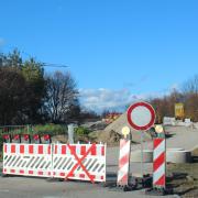 Voraussichtlich bis Mitte Mai bleibt die Kreisstraße A30 wegen der Bauarbeiten gesperrt.