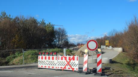 Voraussichtlich bis Mitte Mai bleibt die Kreisstraße A30 wegen der Bauarbeiten gesperrt.