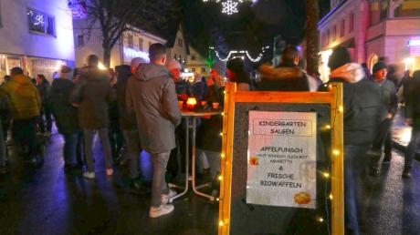 Bei "Pfaffenhausen leuchtet" verwandelt sich der ganze Ort in einen Adventsmarkt.