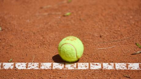 In diesem Artikel erhalten Sie alle Informationen zum Tennissport in Augsburg inklusive einer Übersicht aller Tennisplätze und Vereine sowie den jeweiligen Gebühren.