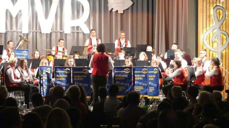 Der Musikverein Riesbürg hat in der Römerhalle in Utzmemmingen ein Konzert gegeben.