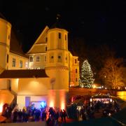 Am Freitagabend startet die Wertinger Schlossweihnacht. An den beiden Wochenenden erstrahlt der Schlossgarten in weihnachtlichem Glanz.