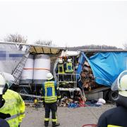 Auf der A8 bei Gruibingen ist ein tödlicher Unfall mit mehreren beteiligten Lkw passiert.
