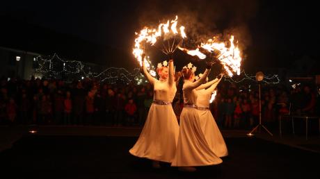 Die "Feuertänzerinnen“ aus Rennertshofen werden mit ihrer Feuershow am Samstag die Engerlmarkt-Besucher begeistern.