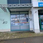 Wer hat das Büro der AfD in Lauingen beschmiert? Die Partei hat eine Belohnung für Hinweise ausgesetzt.