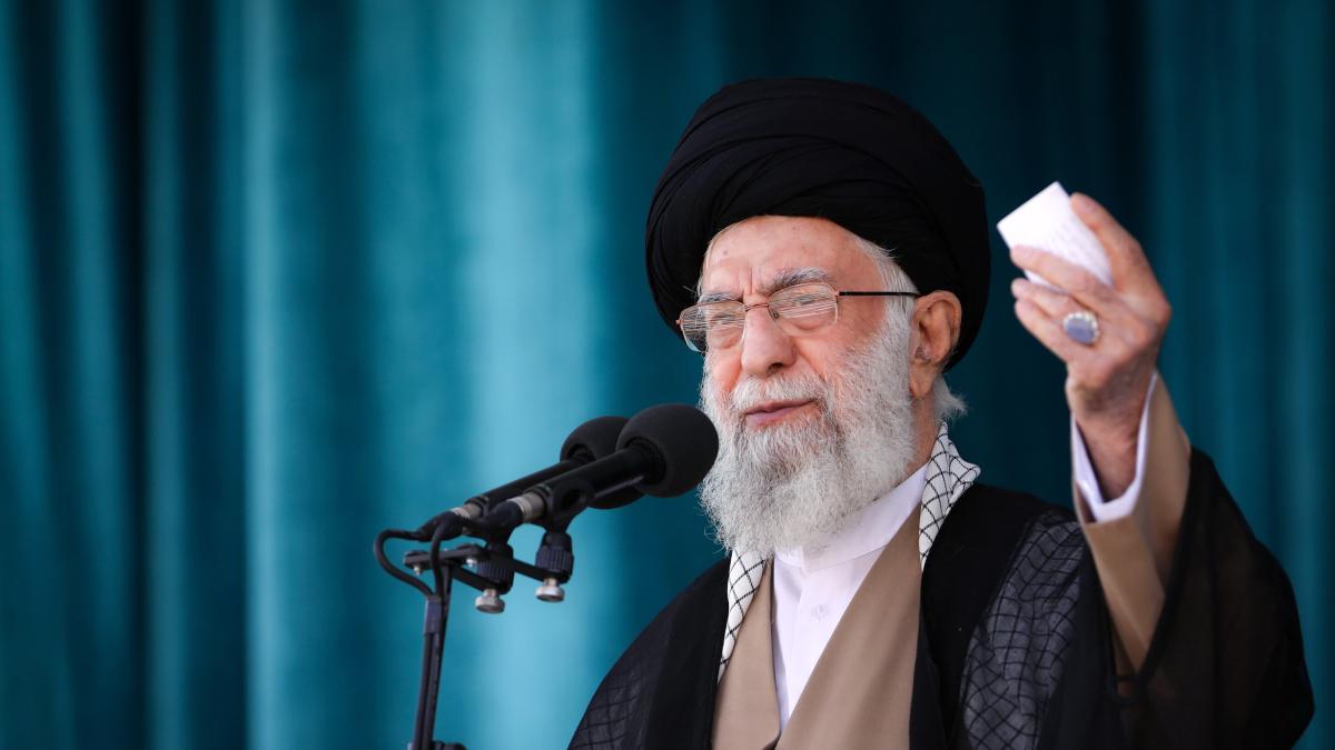 #Die eigene Nichte kämpft im Iran gegen Revolutionsführer Chamenei