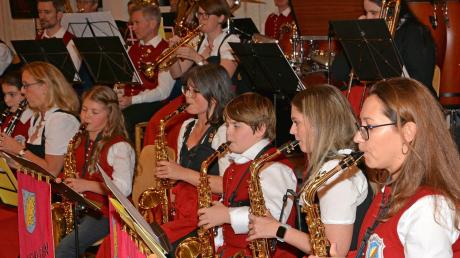 Viele Nachwuchsmusikerinnen und -musiker hatten beim Herbstkonzert des Musikvereins Aystetten ihren ersten öffentlichen Auftritt.