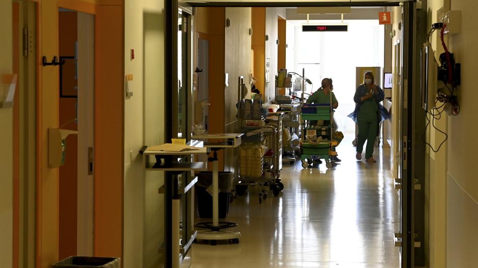 Lichtblick: An Augsburger Krankenhäusern wie dem Uniklinikum (UKA) ist die Zahl der Atemwegsinfektionen zurückgegangen. Dadurch werden wieder mehr Kapazitäten frei.