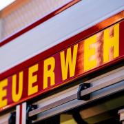 Die Feuerwehr wird zu einem Brand einer Gartenlaube in der Weilheimer Schrebergartensiedlung gerufen.