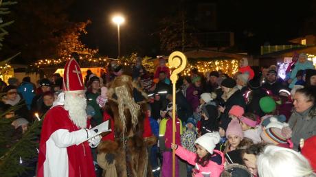 Auch dieses Jahr kommt der Nikolaus wieder zum Weihnachtsmarkt in Altenstadt.