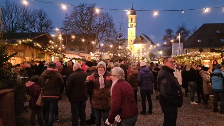 Der Affinger Weihnachtsmarkt ist beliebt im weiten Umkreis. Marian Freiherr von Gravenreuth ist der Gastgeber. Er hat jetzt eine Stiftung gegründet, um seine Heimat noch mehr zu unterstützten.