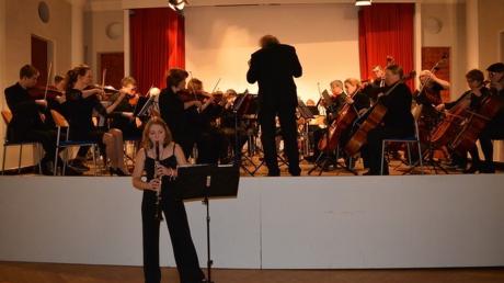 Rathauskonzert Dinkelscherben
Viel Applaus gab es beim Mozartkonzert der Orchestervereinigung Dillingen unter anderem für die Klarinettistin Hannah Nassl.
