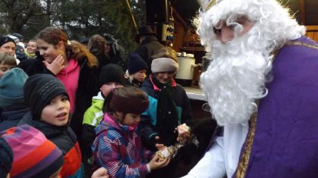 Die Kinder freuten sich über die Geschenke des Nikolauses in Aretsried.