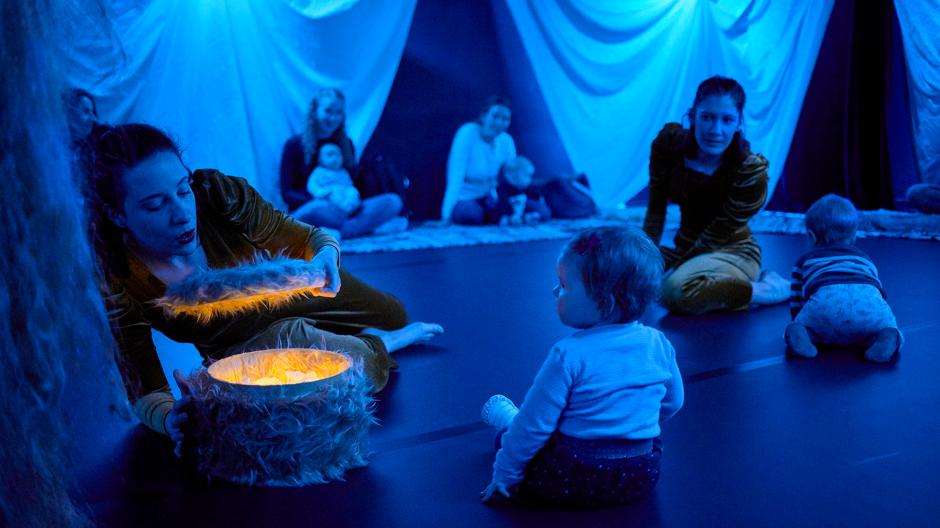 Lumi ist ein Theaterstück der Schauburg in München. Es ist so gestaltet, dass schon Babys ab drei Monaten es besuchen können.