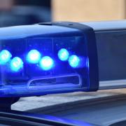 Ein 15-jähriger Schüler ist am Mittwoch in Dillingen von einem Auto erfasst worden. Der Fahrer beging Unfallflucht. 