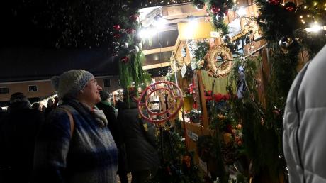 Zum Weihnachtsmarkt Oberschönenfeld kamen am Wochenende etwa 17.000 Besucher.