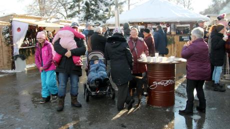 Zum Christkindlmarkt in Leeder kamen am Wochenende zahlreiche Besucherinnen und Besucher. 