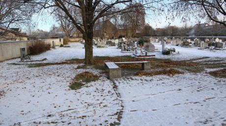 Der Gemeindefriedhof in Deiningen könnte in Zukunft deutlich weniger Gräber aufweisen.