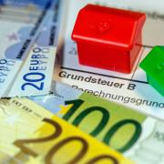Die Abgabe der Grundsteuererklärung steht für viele Eigentümer und Eigentümerinnen in Bayern noch an. 