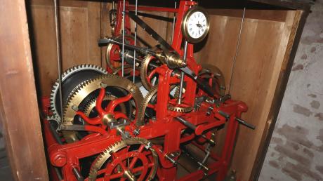Exakt 111 Jahre alt ist die Rehlinger Kirchturmuhr, deren alter Mechanismus immer noch bestens funktioniert.