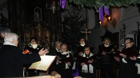 Die Singrunde Todtenweis gab in der Pfarrkirche St. Ulrich und Afra ein Weihnachtskonzert. Der Erlös kommt dem "Bunten Kreis" zugute.